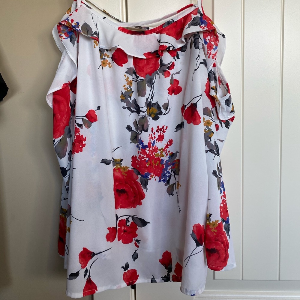 Super cute top medium